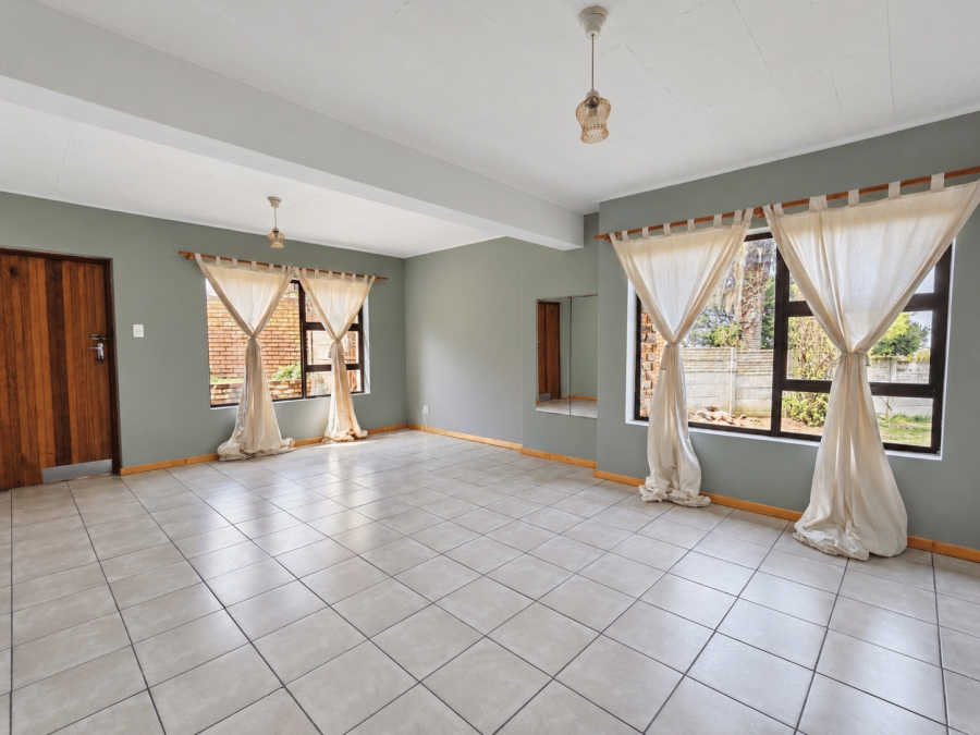 To Let 5 Bedroom Property for Rent in Gonubie Eastern Cape